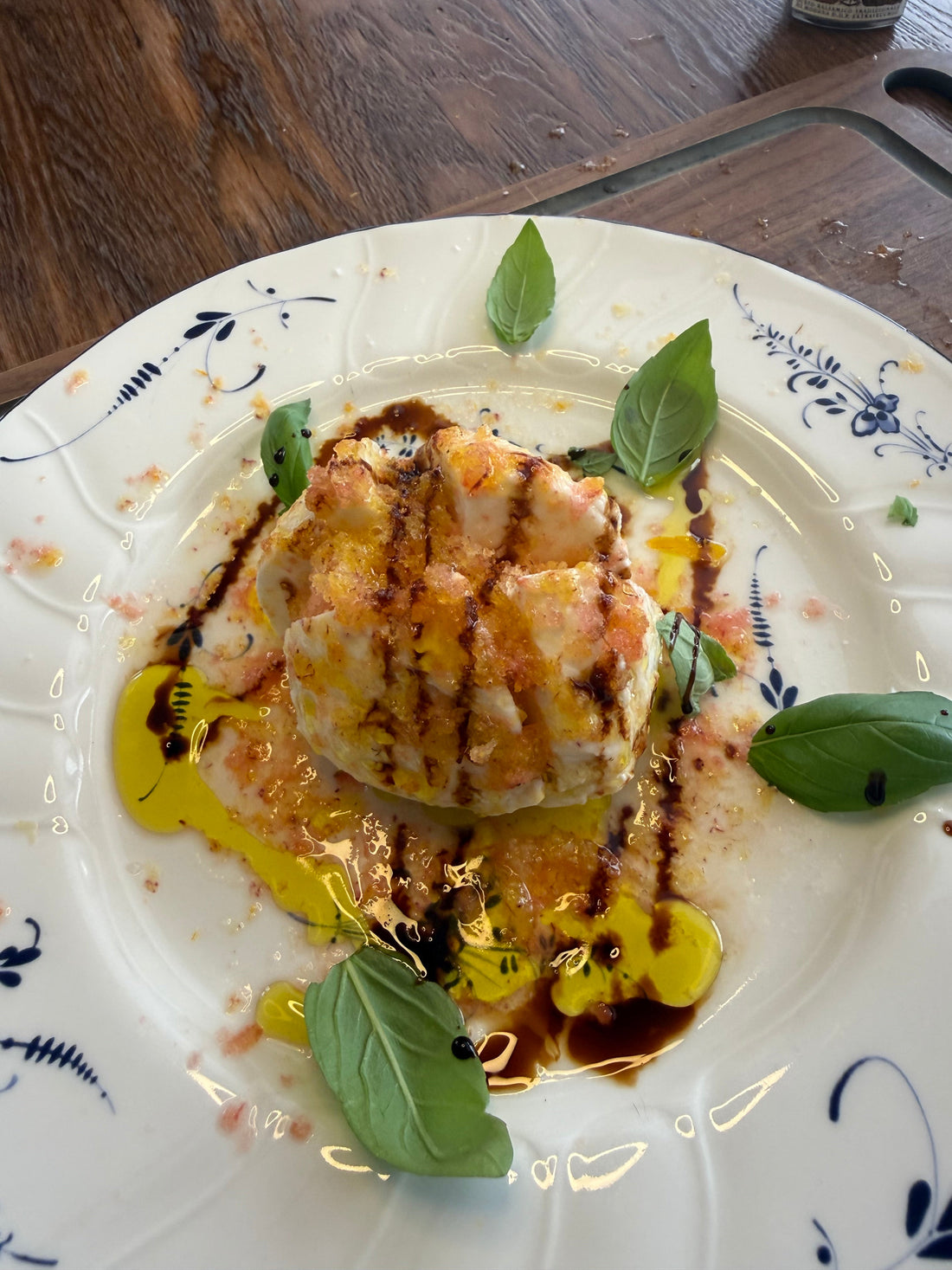 Mozzarella mit gefrorenen Tomaten und Olivenöl