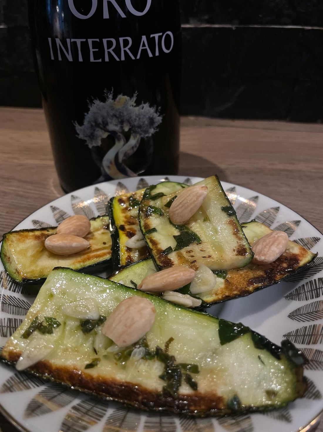 Zucchini mit Minze, Limette & Mandeln - ein leichtes Sommergericht aus Sizilien mit Oro Interrato Olivenöl